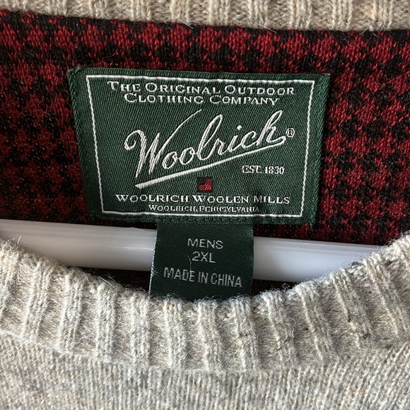 Woolrich sweater. Beige with hints of color throughout. Size 2XL - Picture 2 of 8